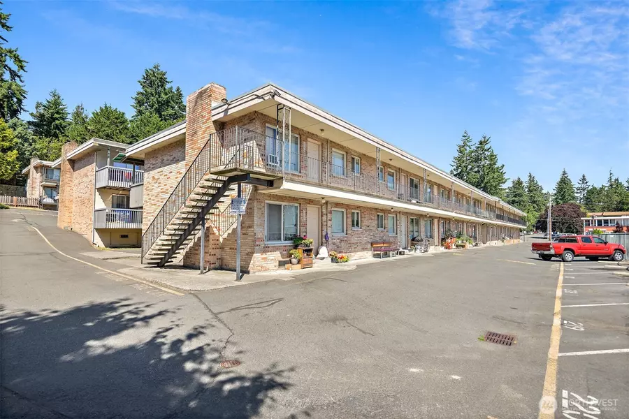 6630 202nd ST SW, Lynnwood, WA 98036
