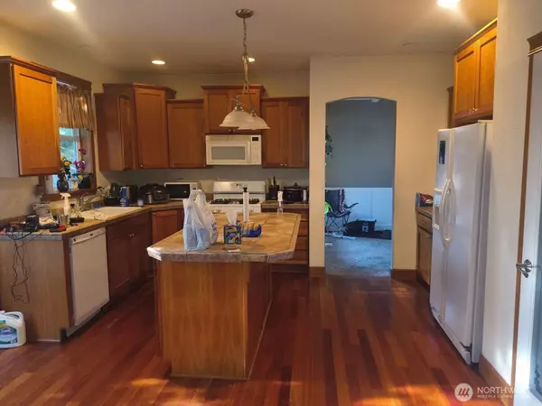 17124 138th Avenue CT E, Puyallup, WA 98374