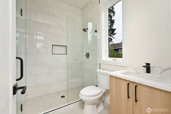 Shoreline, WA 98133,17526 Fremont AVE N