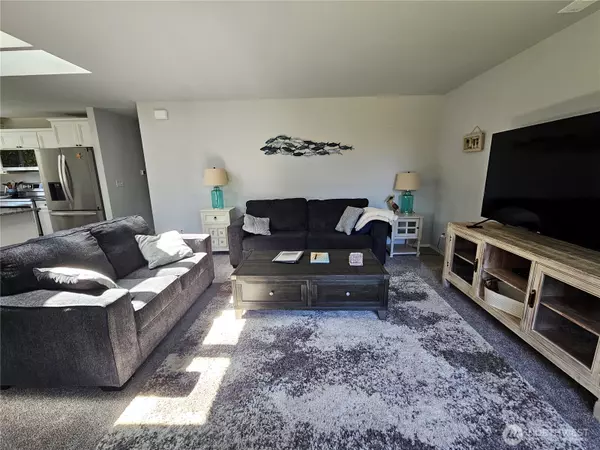 Ocean Shores, WA 98569,1045 Tonquin AVE SW