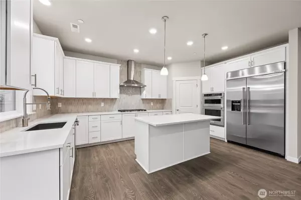 Kirkland, WA 98033,13526 NE 106th CT #28