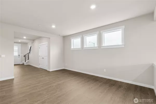 Kirkland, WA 98033,13526 NE 106th CT #28