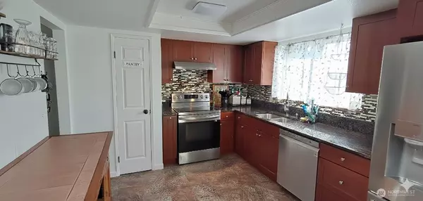 Bremerton, WA 98311,7655 Forest Ridge DR NE