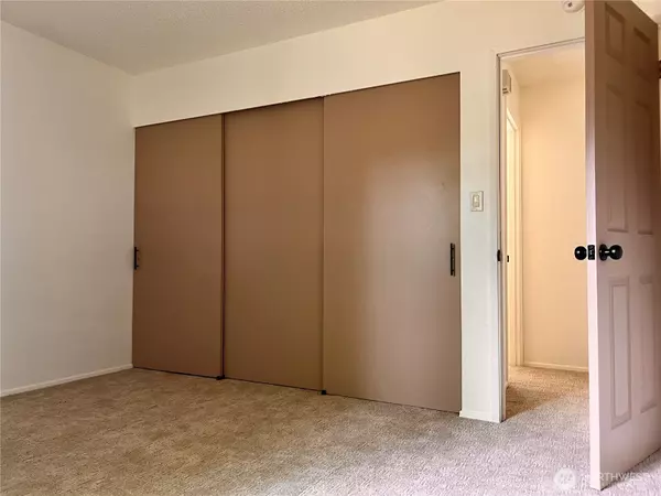 Des Moines, WA 98198,26224 14th PL S