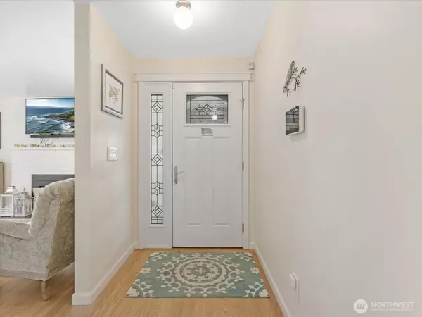 Edmonds, WA 98026,19508 88th AVE W