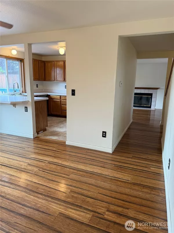 Tacoma, WA 98444,1652 93rd ST S