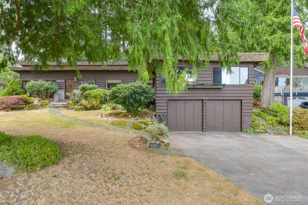 16023 35th AVE NE, Lake Forest Park, WA 98155