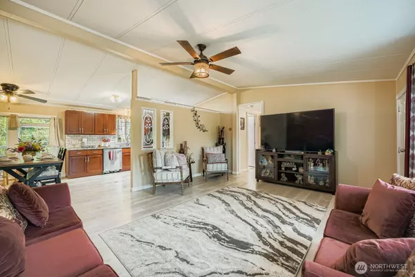Federal Way, WA 98003,2431 S 371st ST #20