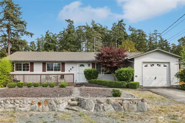 588 NE Harvest DR, Oak Harbor, WA 98277