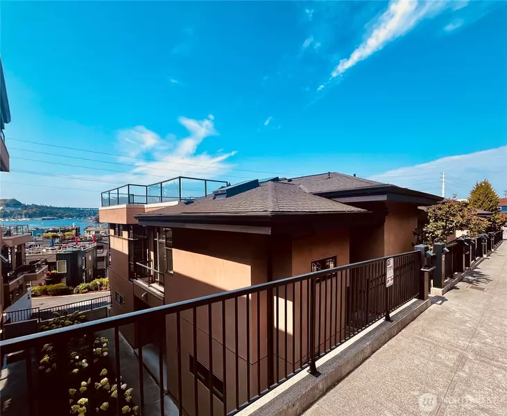 80 E Roanoke ST #9, Seattle, WA 98102