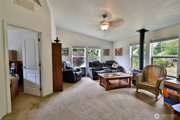 Pacific Beach, WA 98571,39 Paradise LN