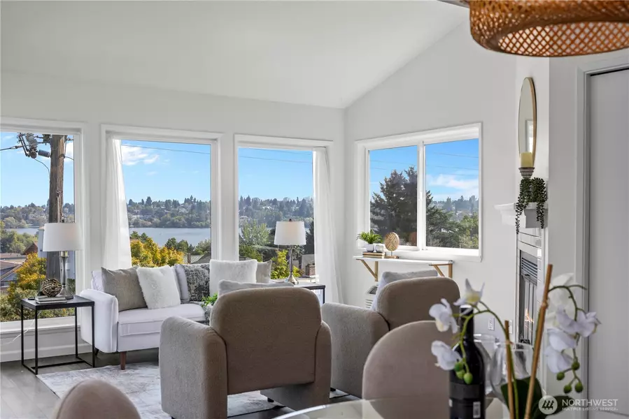 7111 Linden AVE N #401, Seattle, WA 98103