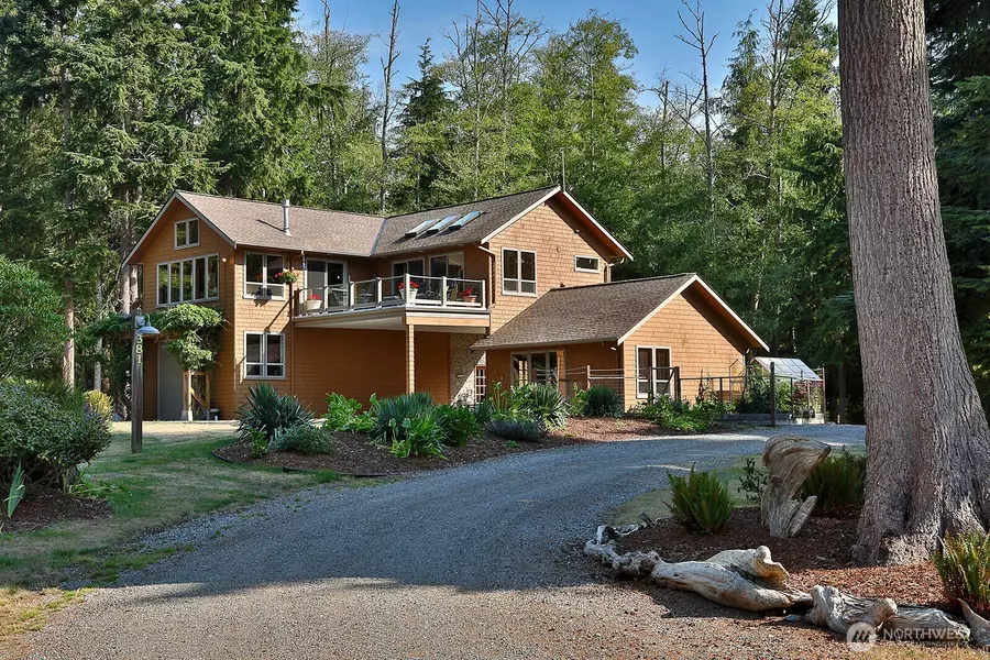 381 Lake Hancock DR, Coupeville, WA 98239