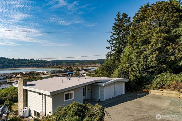 8347 Sandy Hook DR, Clinton, WA 98236