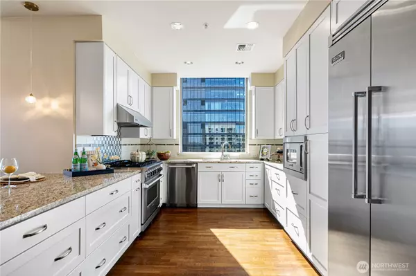 Bellevue, WA 98004,10650 NE 9th PL #2220