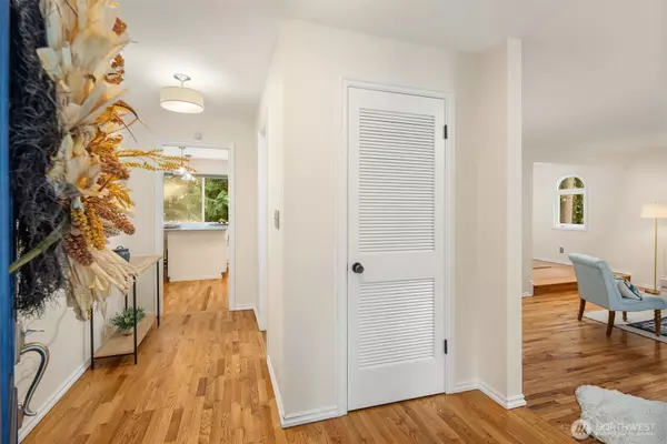 14523 NE 169th ST, Woodinville, WA 98072