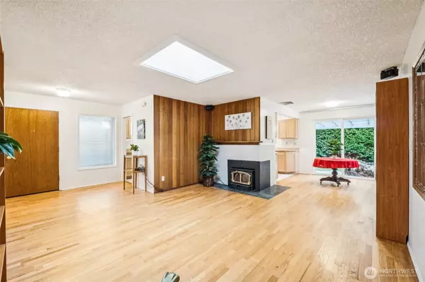Shoreline, WA 98155,2531 NE 204th ST