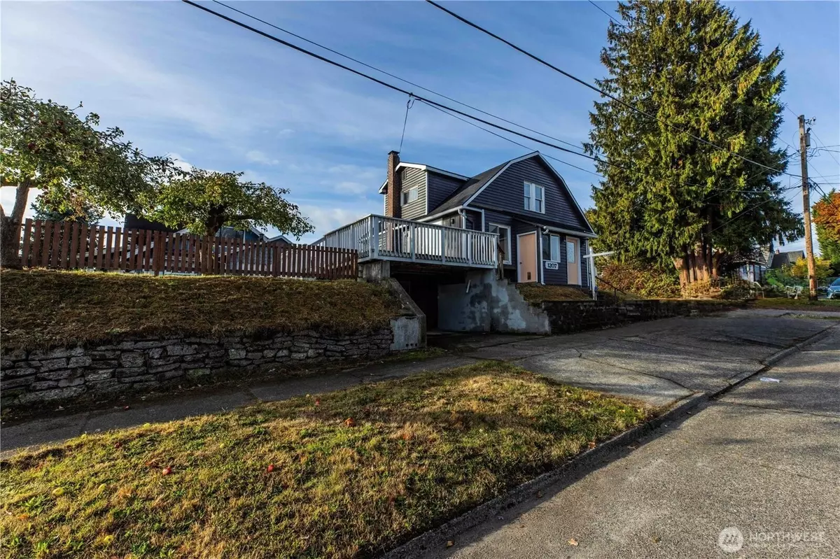 Bremerton, WA 98337,1207 8th ST