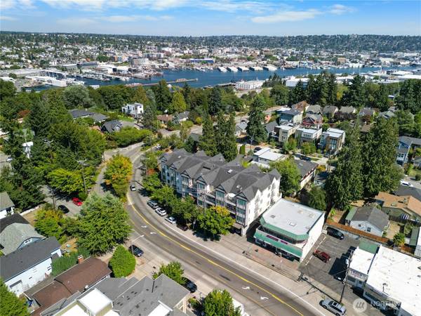 3121 W Government WAY #302, Seattle, WA 98199