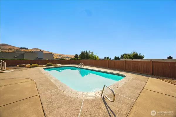 Wenatchee, WA 98801,152 Heather LN