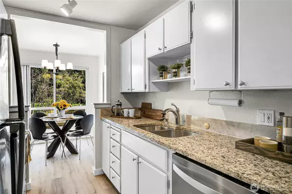Bellevue, WA 98005,12701 NE 9th PL #D206