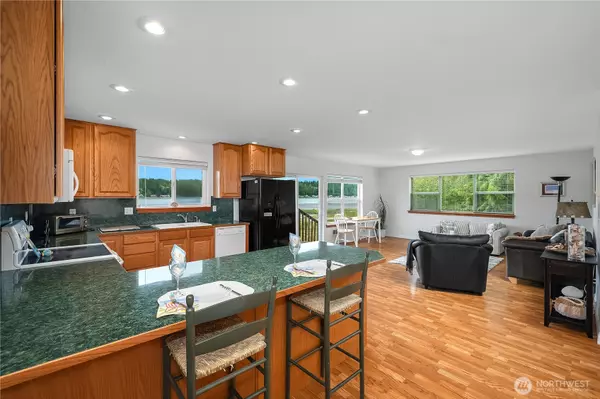 Allyn, WA 98524,730 E North Bay RD