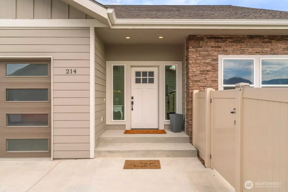 East Wenatchee, WA 98802,214 Solomon LOOP NW