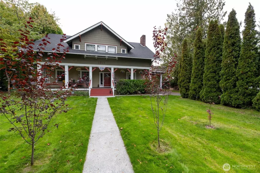 1011 Caveness DR, Centralia, WA 98531