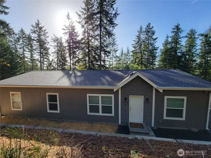 8942 W McKenna Falls Rd W, Bremerton, WA 98312