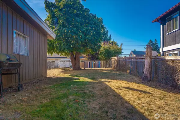 Tacoma, WA 98418,1561 1563 S 35th ST