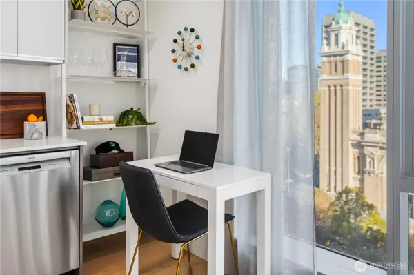 Seattle, WA 98104,800 Columbia ST #608