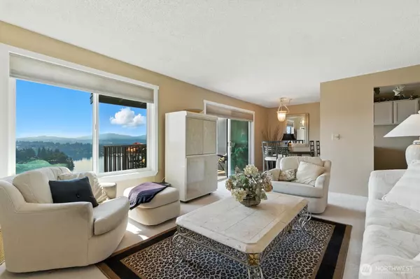 3340 Narrows View LN NE #201, Bremerton, WA 98310