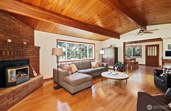 Clinton, WA 98236,5970 Maxwelton RD