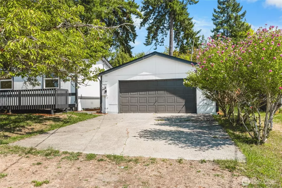 9928 Whitecap DR NW, Olympia, WA 98502