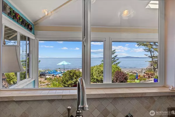 Oak Harbor, WA 98277,4951 Surfcrest DR