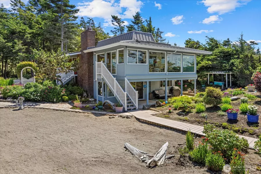 4951 Surfcrest DR, Oak Harbor, WA 98277