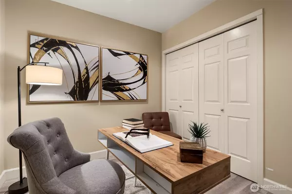 Bellevue, WA 98004,10047 Main ST #305