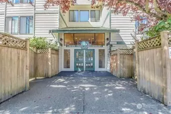 Seattle, WA 98133,13717 Linden AVE N #208