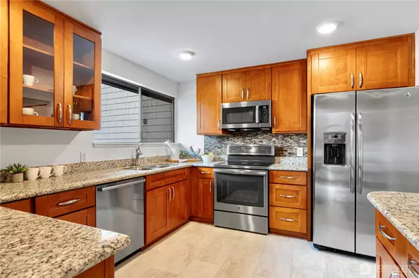 Mercer Island, WA 98040,7930 SE 34th ST #401