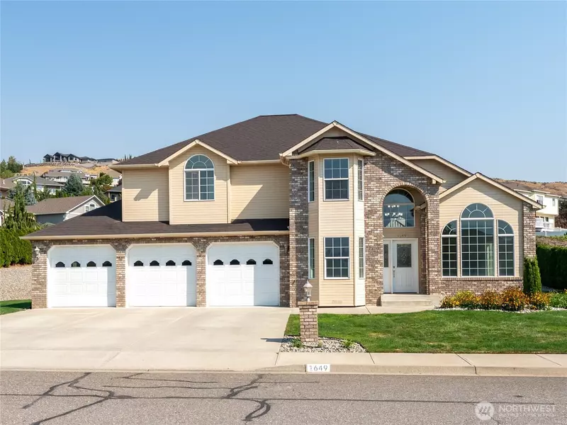 1649 Huntwood LN, East Wenatchee, WA 98802