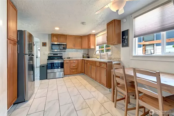 Everett, WA 98201,2327 Harrison AVE
