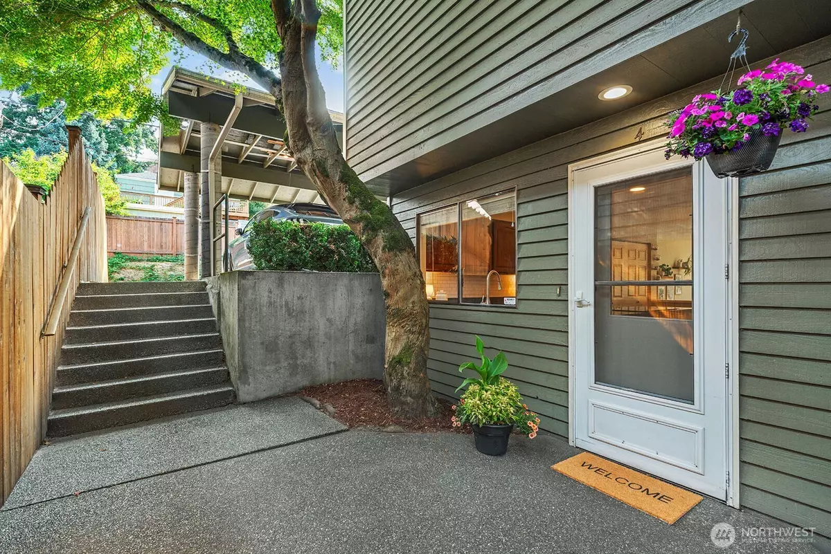 Seattle, WA 98136,5932 Fauntleroy WAY SW #4