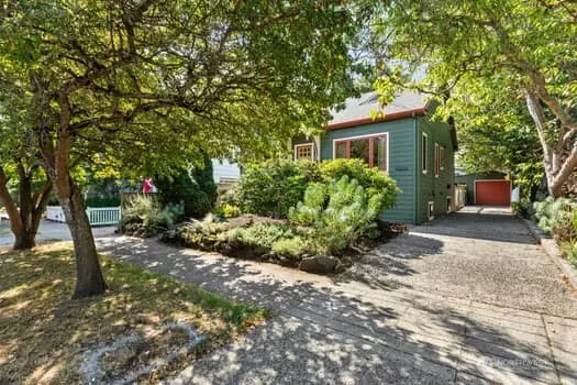 6725 22nd AVE NW, Seattle, WA 98117