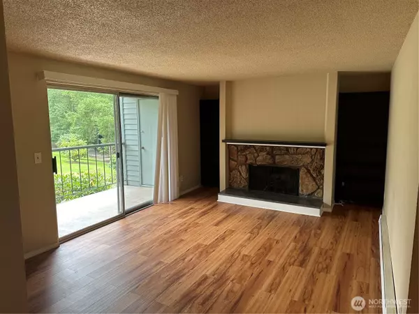 Issaquah, WA 98027,4641 W Lake Sammamish Pkwy SE #F204