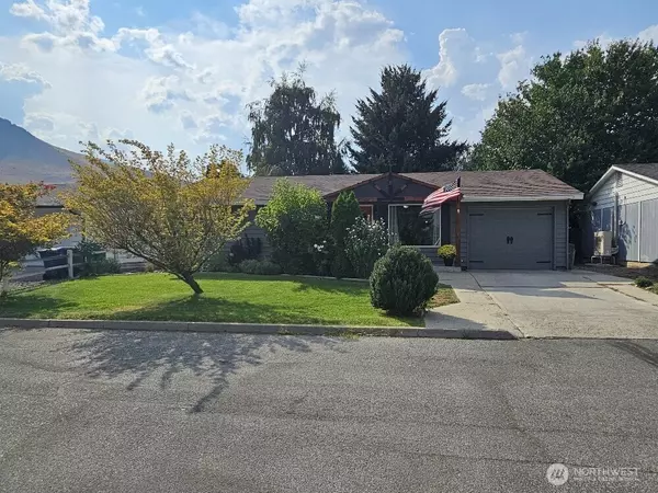Wenatchee, WA 98801,708 Cherry CT