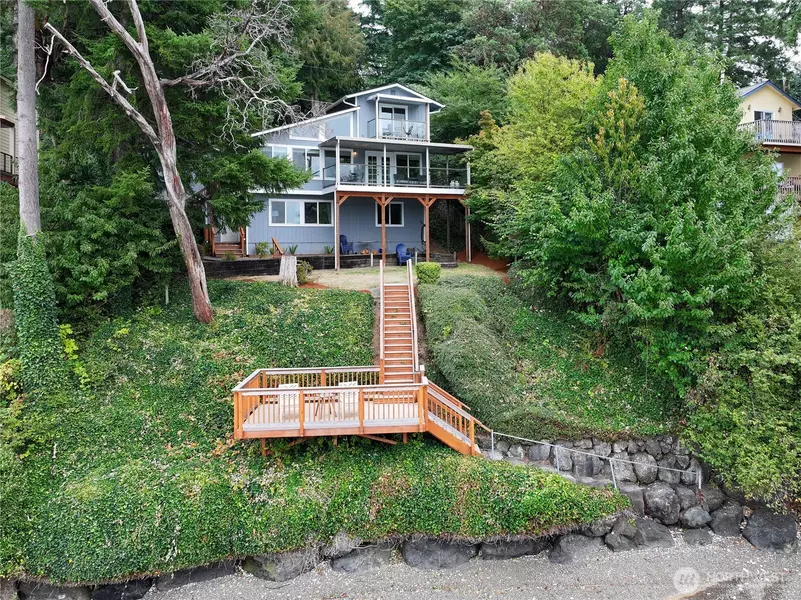 211 E Shoreline LN, Shelton, WA 98584
