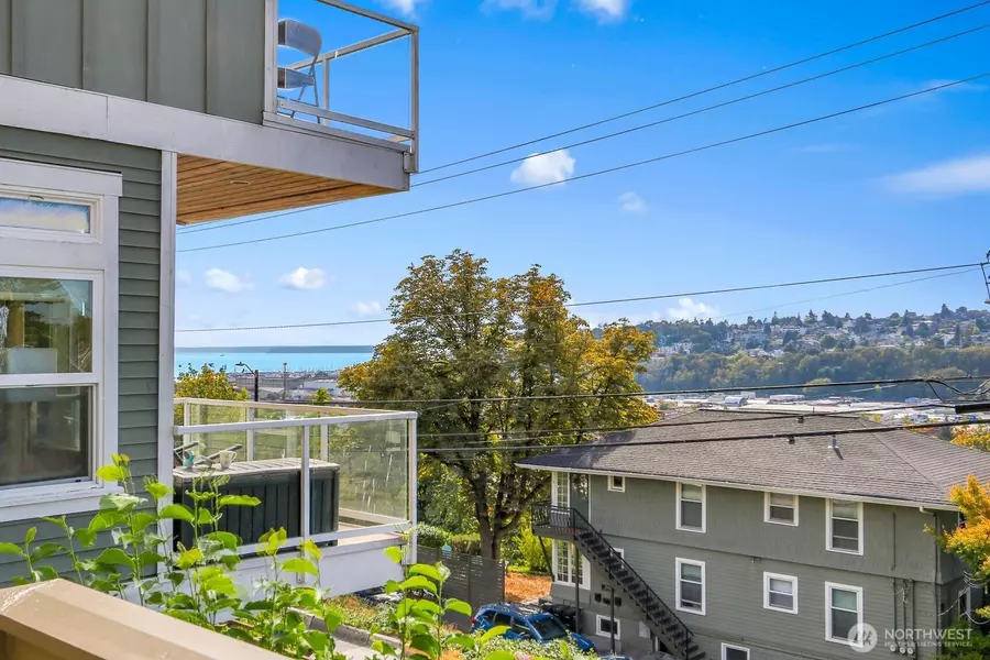 2552 14th AVE W #202, Seattle, WA 98119