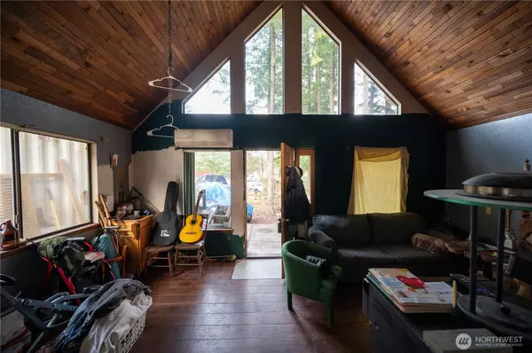 Maple Falls, WA 98266,8467 Ivy CT