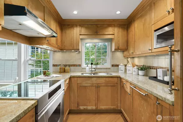 Bellevue, WA 98005,2720 SE 118th AVE #302
