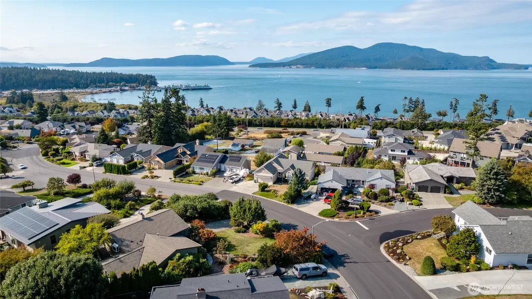 4218 Glasgow WAY, Anacortes, WA 98221